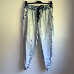 Women’s light wash Joggers Size Small